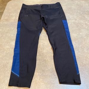 Women’s Under Armour leggings size tag torn out see pics